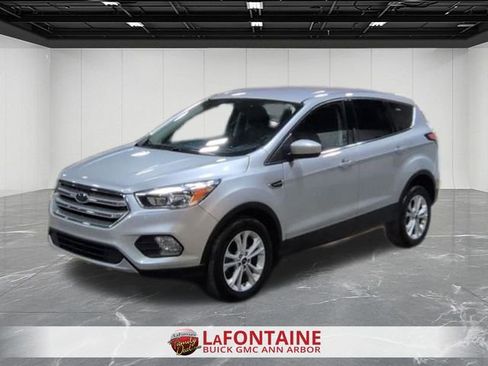 Used 2017 Ford Escape SE w/ SE Cold Weather Package image 4