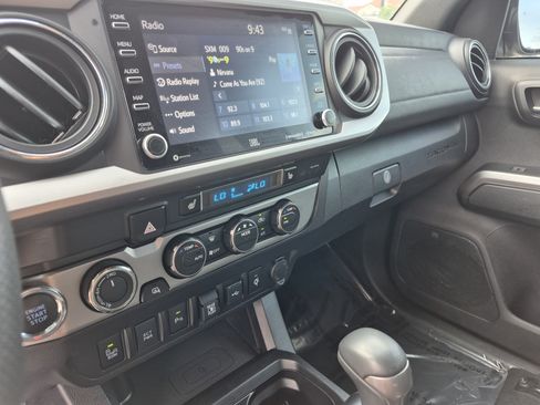 Used 2021 Toyota Tacoma Limited w/ Nightshade Package AWD/4WD image 11