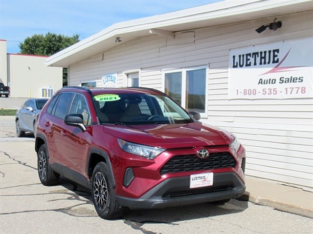 Used 2021 Toyota RAV4 LE FWD image 4