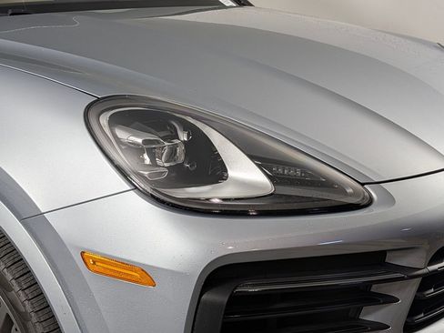 Certified 2023 Porsche Cayenne Platinum Edition image 15