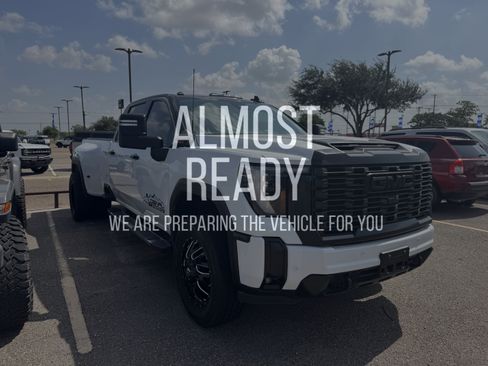 Used 2024 GMC Sierra 3500 Denali w/ Denali Reserve Package AWD/4WD image 5