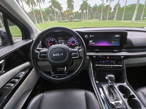Used 2022 Kia Carnival EX FWD image 8