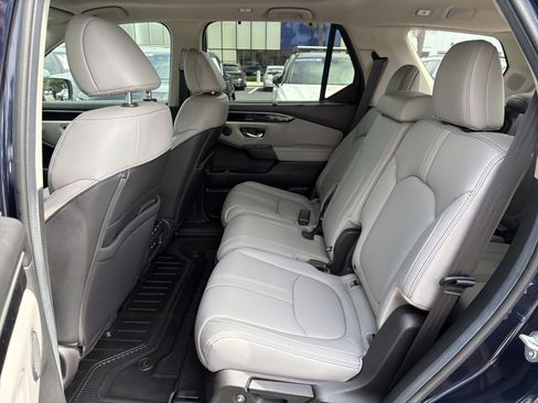Used 2025 Honda Pilot Touring image 32