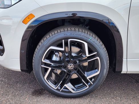 New 2026 Volkswagen Tiguan SEL R-Line AWD/4WD image 15