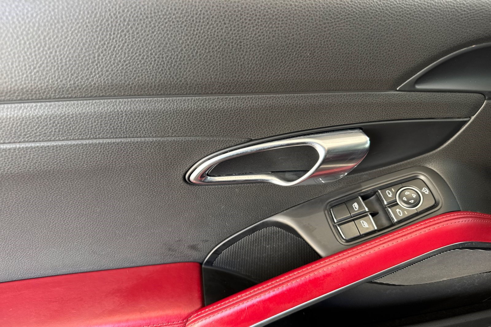 Used 2019 Porsche 718 Cayman S RWD image 12