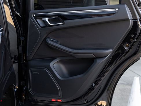 Certified 2026 Porsche Macan image 39