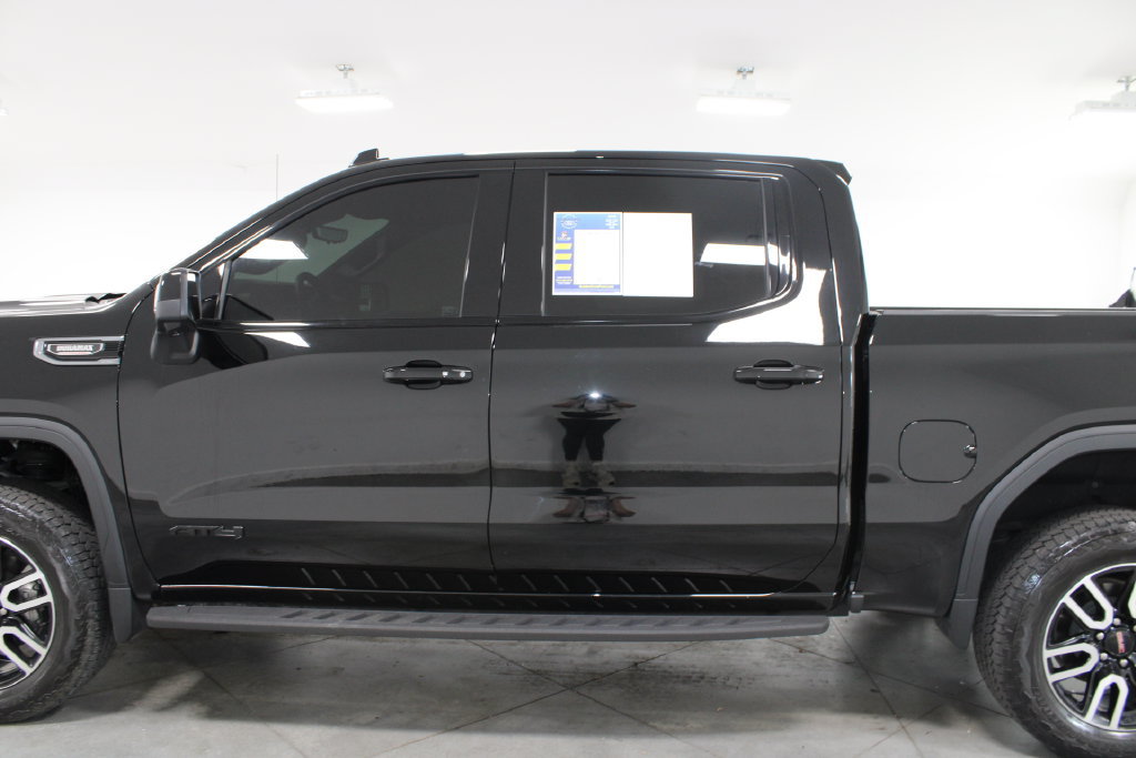 Used 2025 GMC Sierra 1500 AT4 w/ AT4 Premium Package AWD/4WD image 6