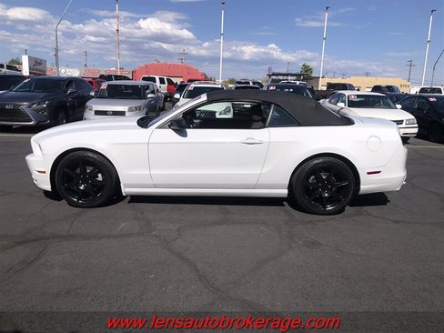 Used 2014 Ford Mustang Convertible RWD image 7