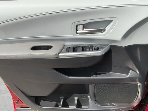 Used 2025 Toyota Sienna XLE FWD image 10