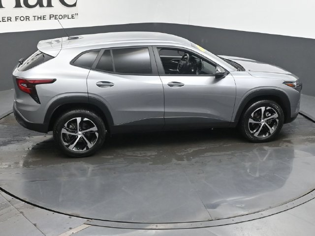 Used 2024 Chevrolet Trax RS w/ Driver Confidence Package FWD image 43