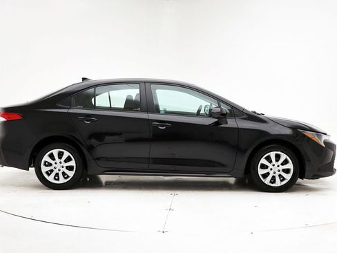 Used 2025 Toyota Corolla LE image 3