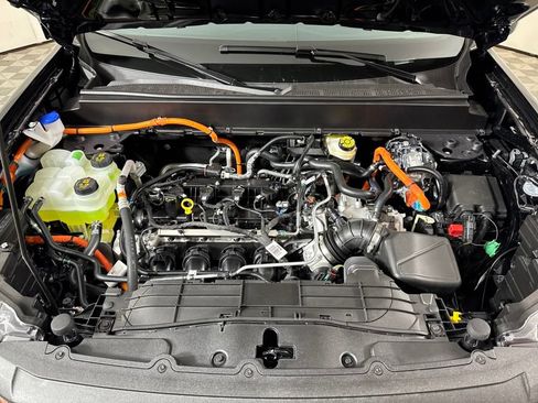 New 2025 Ford Maverick XLT image 31