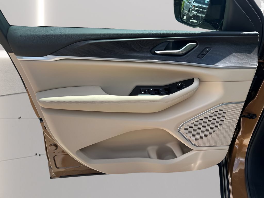 New 2026 Jeep Grand Cherokee Limited RWD image 17
