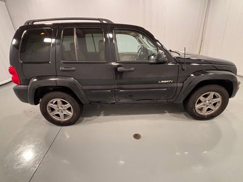 Used 2004 Jeep Liberty Limited w/ 17" Chrome Wheel & Tire Group image 4