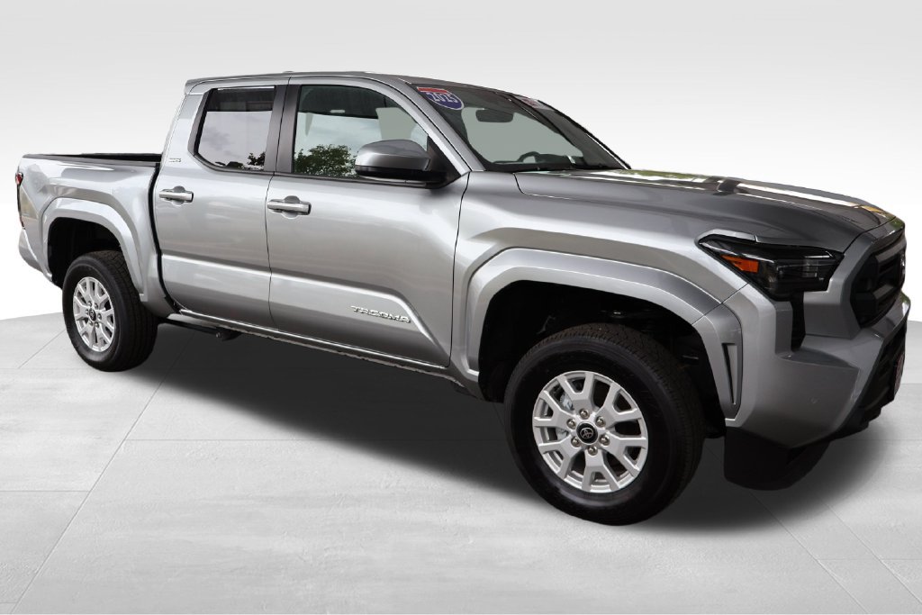 Certified 2025 Toyota Tacoma SR5 AWD/4WD image 18
