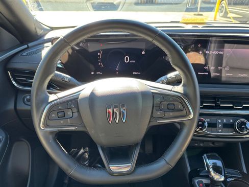 Used 2025 Buick Envista Sport Touring image 28