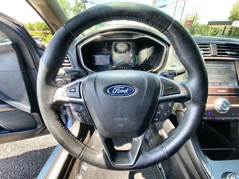 Used 2019 Ford Fusion Titanium FWD image 11