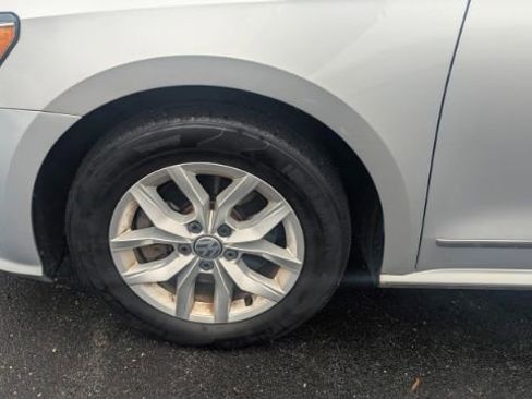 Used 2017 Volkswagen Passat 1.8T S image 9