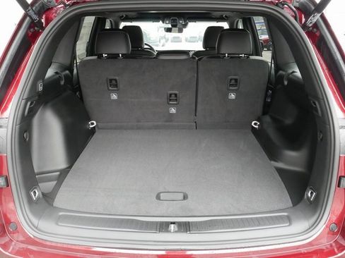 New 2025 Jeep Grand Cherokee Altitude image 9