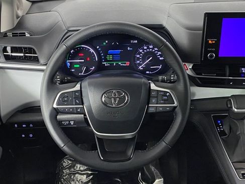 Used 2025 Toyota Sienna XLE w/ XLE Plus Package image 21