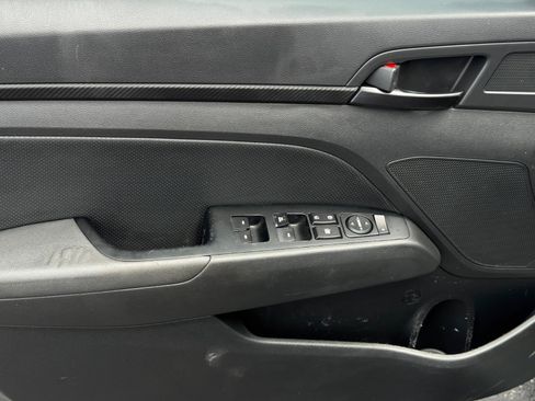 Used 2018 Hyundai Elantra Sport w/ Sport Premium Package 03 FWD image 14