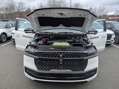 New 2026 Lincoln Navigator L Reserve AWD/4WD image 10