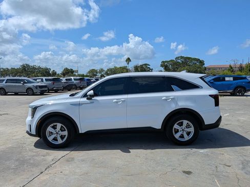 Certified 2025 Kia Sorento LX FWD image 5