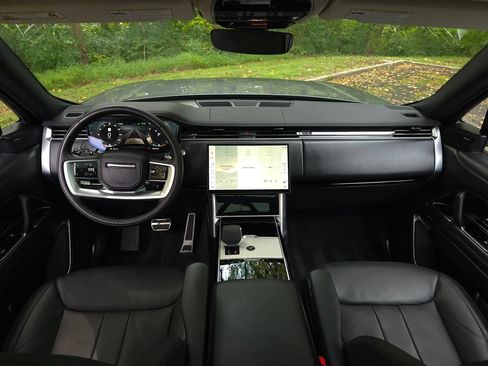 Used 2024 Land Rover Range Rover Long Wheelbase SE AWD/4WD image 10