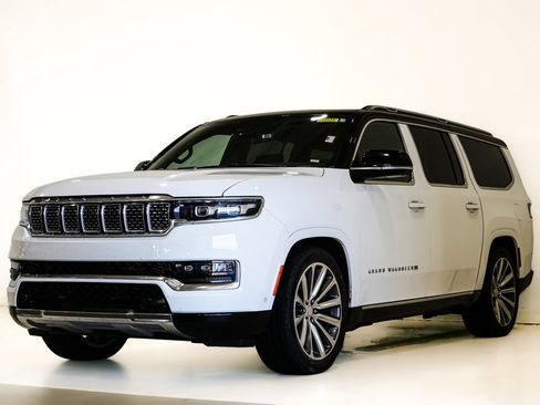 Used 2023 Jeep Grand Wagoneer L Series II AWD/4WD image 3