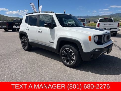 Used 2023 Jeep Renegade Latitude w/ Sun/Sound Group AWD/4WD image 1
