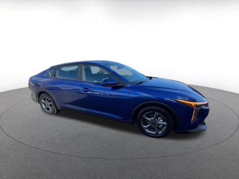 Used 2025 Kia K4 FWD image 2