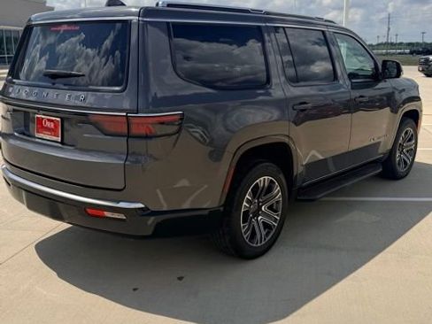Used 2022 Jeep Wagoneer Series III AWD/4WD image 5