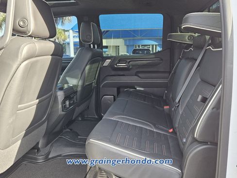 Used 2022 GMC Sierra 1500 AT4X image 11