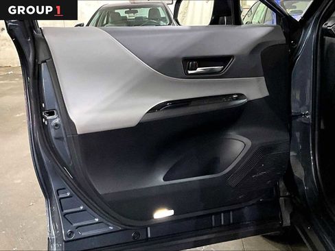 Certified 2021 Toyota Venza LE image 21