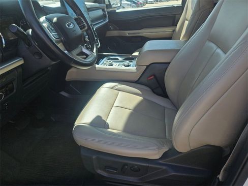 Used 2024 Ford Expedition Max XLT image 11