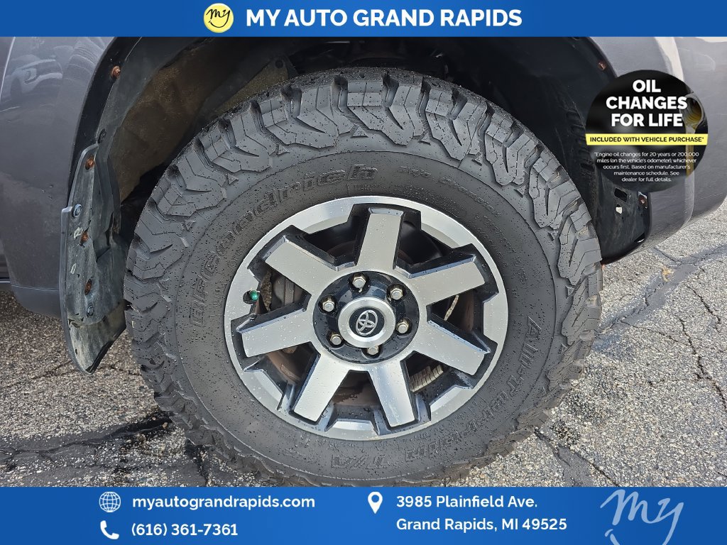 Used 2017 Toyota 4Runner TRD Off-Road Premium AWD/4WD image 32