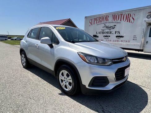 Used 2017 Chevrolet Trax LS FWD image 2