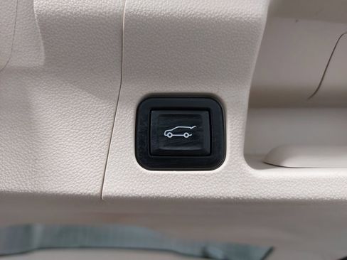 Used 2022 GMC Acadia Denali w/ Denali Ultimate Package image 15