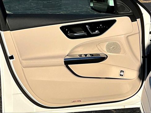 Used 2025 Mercedes-Benz C 300 4MATIC Sedan image 10