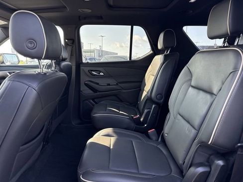 Used 2022 Chevrolet Traverse Premier w/ Redline Edition FWD image 12