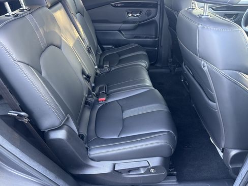 Used 2025 Honda Pilot Touring image 13