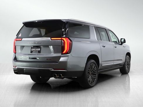 Used 2025 GMC Yukon XL Denali w/ Denali Reserve Package image 5