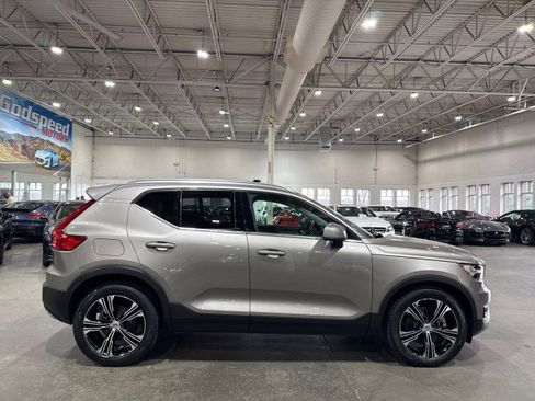 Used 2020 Volvo XC40 T4 Inscription image 5