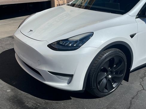Used 2022 Tesla Model Y Long Range AWD/4WD image 12