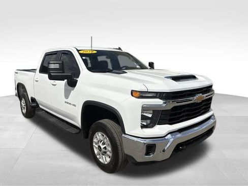 Used 2024 Chevrolet Silverado 2500 LT AWD/4WD image 8