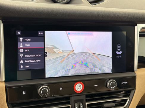 Certified 2024 Porsche Macan AWD/4WD image 28