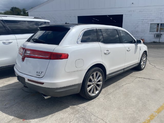 Used 2010 Lincoln MKT AWD image 4