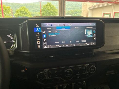 Certified 2024 Jeep Wrangler Unlimited AWD/4WD image 36