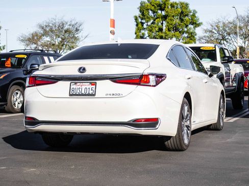 Used 2020 Lexus ES 300h w/ Premium Package image 6