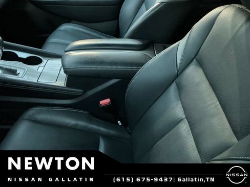 Used 2016 Nissan Murano Platinum w/ Platinum Technology Package FWD image 4